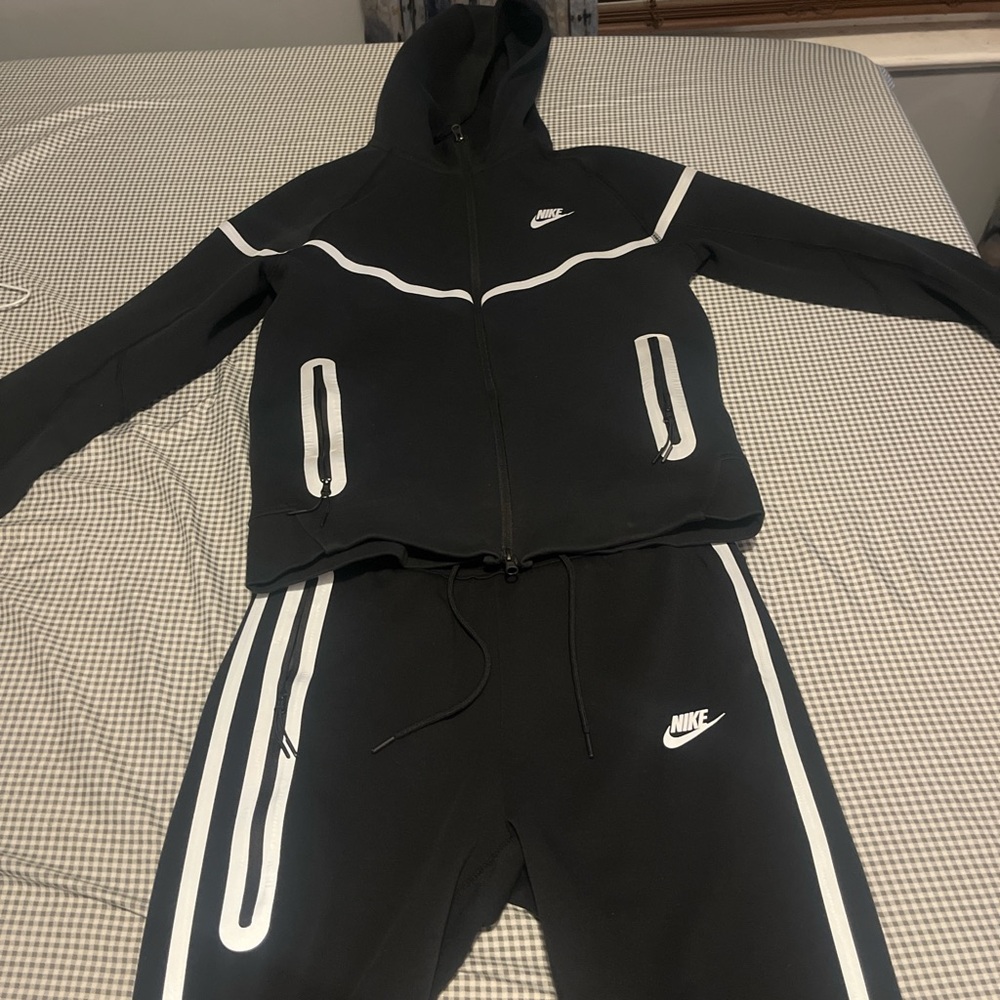 Black Nike reflective tech